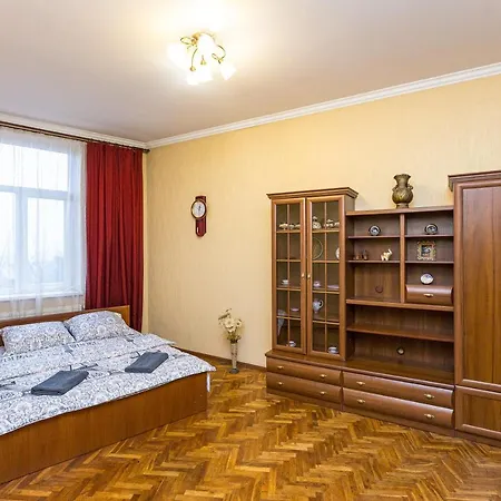 у місті львові на вулиці пильникарська 10 * Lwów