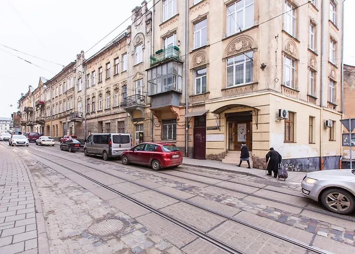 у місті львові на вулиці пильникарська 10 *